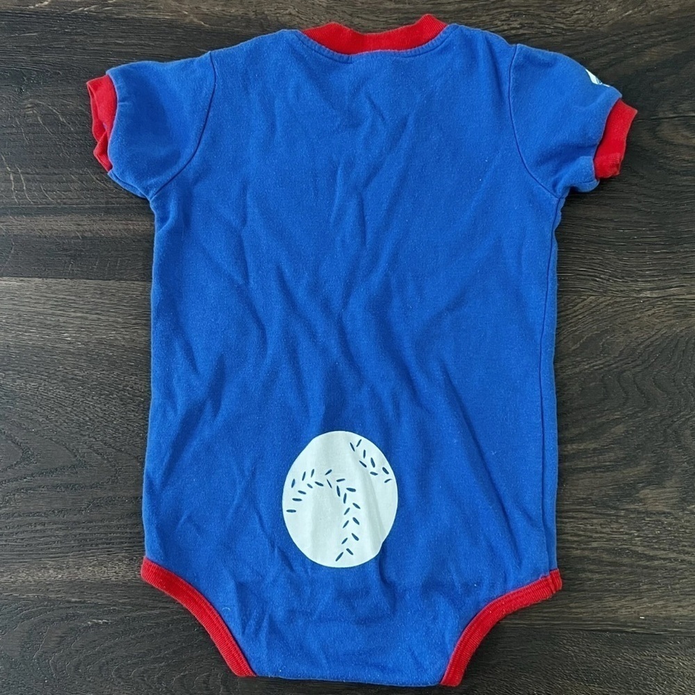 Chicago Cubs 24 month one piece bodysuit romper by Majestic Baseball - Picture 2 of 4